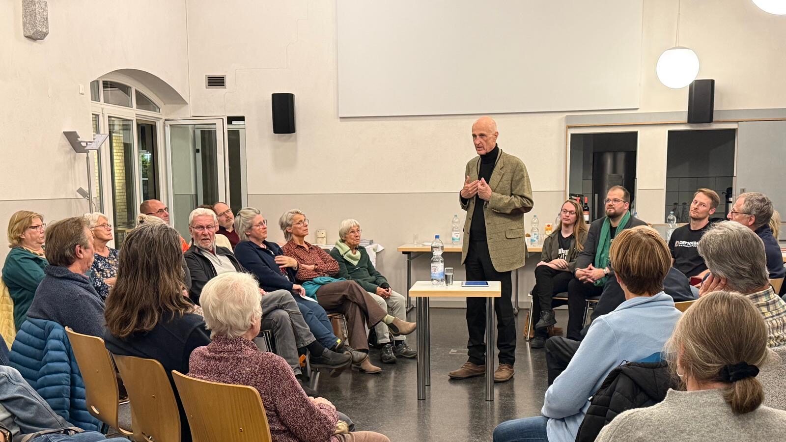 15.10.2026 – Große Resonanz auf Town Hall „Demokratien in Gefahr“